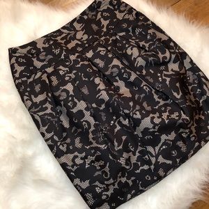 PRICE ⬇️! BANANA REPUBLIC SILK TULIP SKIRT w/ POCK